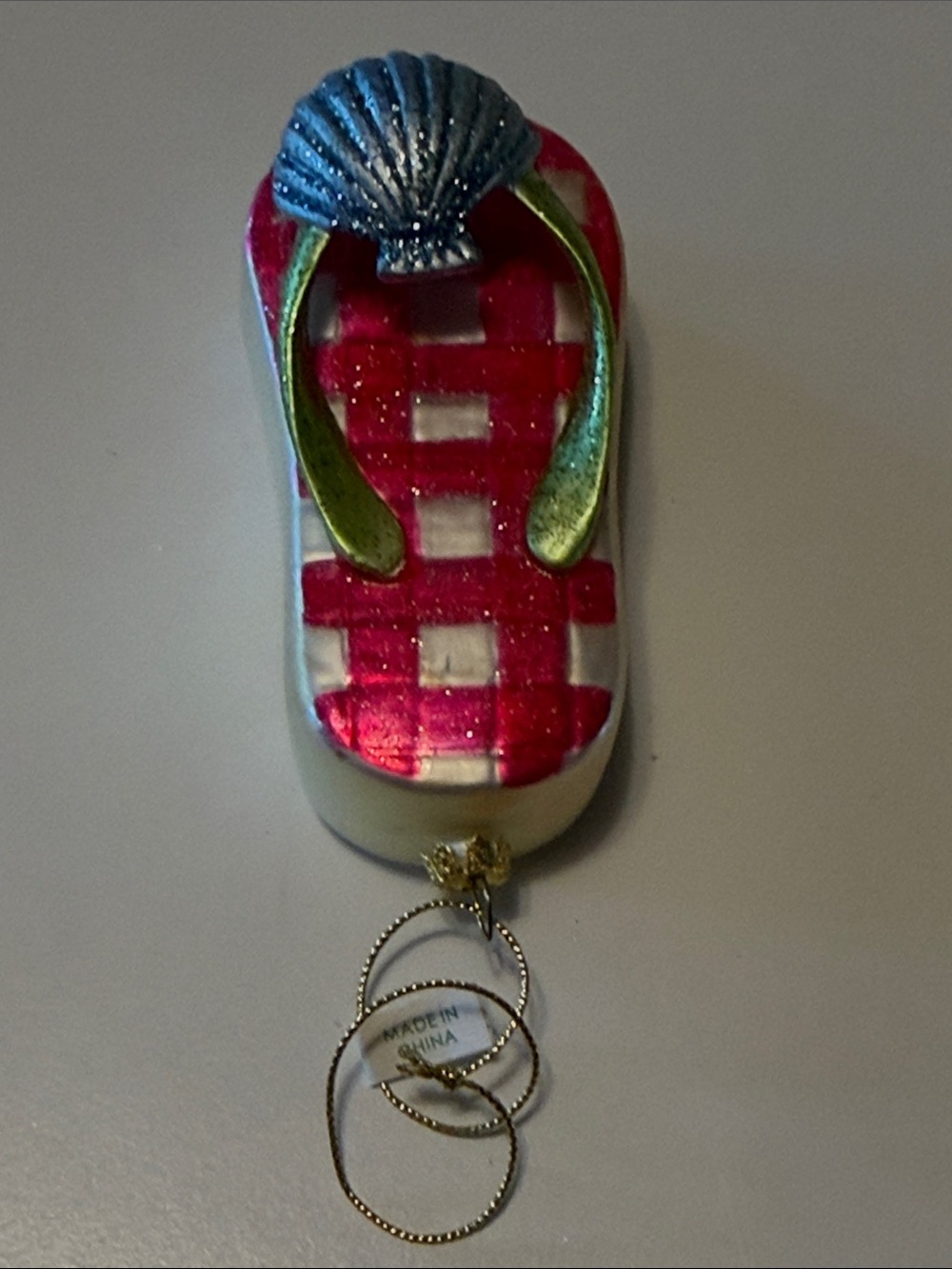 Glass flip flip beach themed Christmas ornament. Seashell on top.